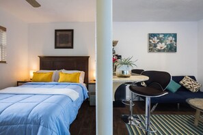 1 chambre, bureau, fer et planche à repasser, Wi-Fi