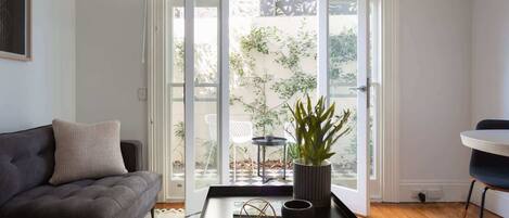 Televisión, oficina