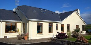 Exterior - Stunning Luxury with views of the sea (Co. Galway)