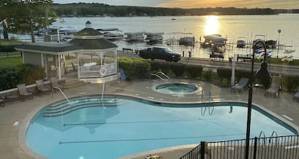 Lakeside Brand New Luxury Condo⚓️