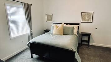 3 makuuhuonetta, silitysrauta/-lauta, ilmainen Wi-Fi, vuodevaatteet