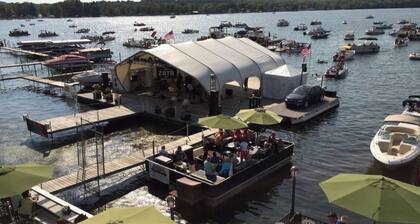 Lakeside Brand New Luxury Condo⚓️