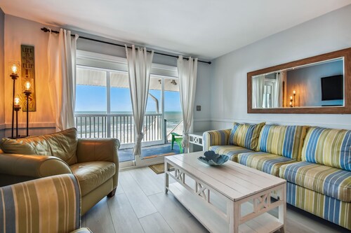 Beachfront Condo-Gulf Views-On the Sand!
