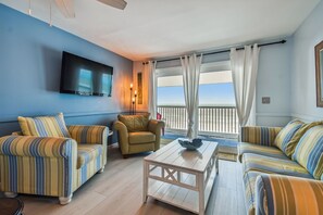 Téléviseur, lecteur de DVD, bureau