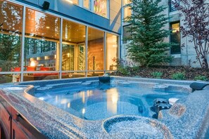 Bain à remous extérieur