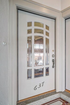 Exterior detail - Tastefully remodeled ocean-view flat (SF)