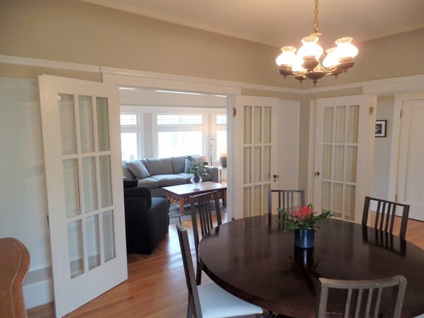 Dining - Tastefully remodeled ocean-view flat (SF)