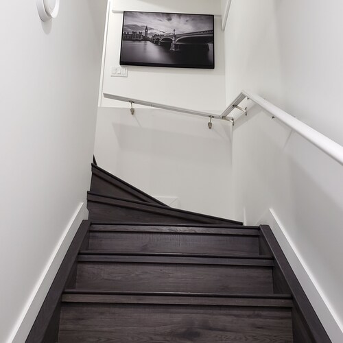 New 1 bed Suite with Wifi, Netflix, Smart Lock