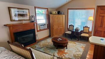 Télévision, cheminée