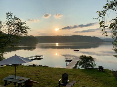 Private lake-front cabin with walk-in access to water, next to state park.