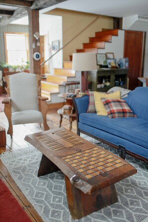 Smart TV, fireplace, DVD player, foosball - Finnegan's Barn - Retro Rustic Mansfield/Smuggs (Underhill)