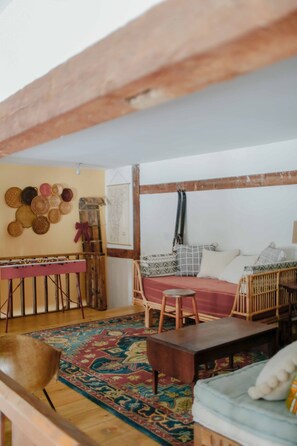 Interior - Finnegan's Barn - Retro Rustic Mansfield/Smuggs (Underhill)