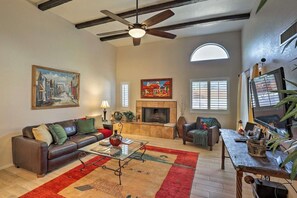 Smart TV, fireplace, books, stereo