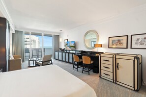 1 Schlafzimmer, Zimmersafe, Schreibtisch, Bügeleisen/Bügelbrett