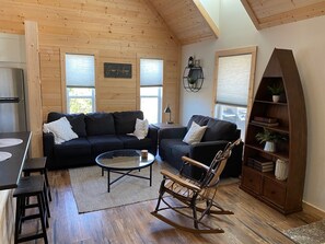 TV, DVD player - NORRIS LAKE FRONT RENTALS: LITTLE PERK LAKEHOUSE ON NORRIS LAKE w/PRIVATE DOCK (Caryville)