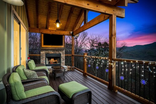Best Views in All of Gatlinburg! Overlooking Mount LeConte & The National Park!