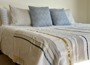 3 bedrooms, desk, iron/ironing board, travel cot - Casa Luna, Gather at our ranch! (Durango)