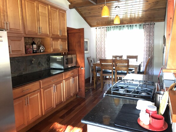 Microwave, dishwasher, coffee/tea maker, cookware/dishes/utensils