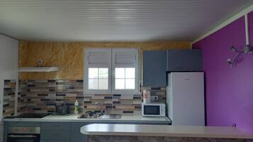 雪櫃、微波爐、焗爐、爐具