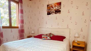 2 chambres, fer et planche à repasser, Wi-Fi gratuit, draps fournis