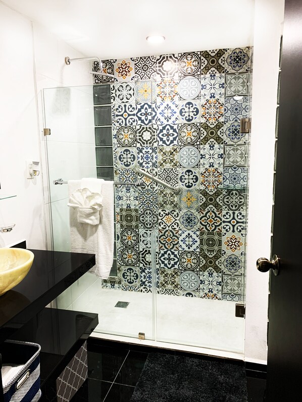 Shower, hair dryer, towels, toilet paper