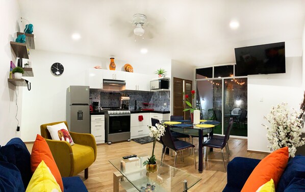 Interior - Chic Modern Retreat: 3 Blocks to the Beach, Near Premier Kitesurfing Schools (progreso)