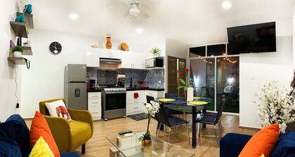 Chic Modern Retreat: 3 Blocks to the Beach, Near Premier Kitesurfing Schools