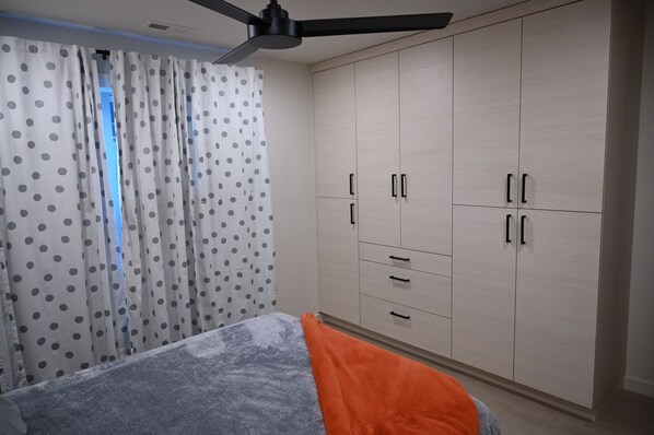 5 bedrooms, iron/ironing board, free WiFi, bed sheets