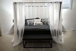 5 bedrooms, iron/ironing board, free WiFi, bed sheets