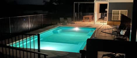 Piscina all'aperto, una piscina riscaldata