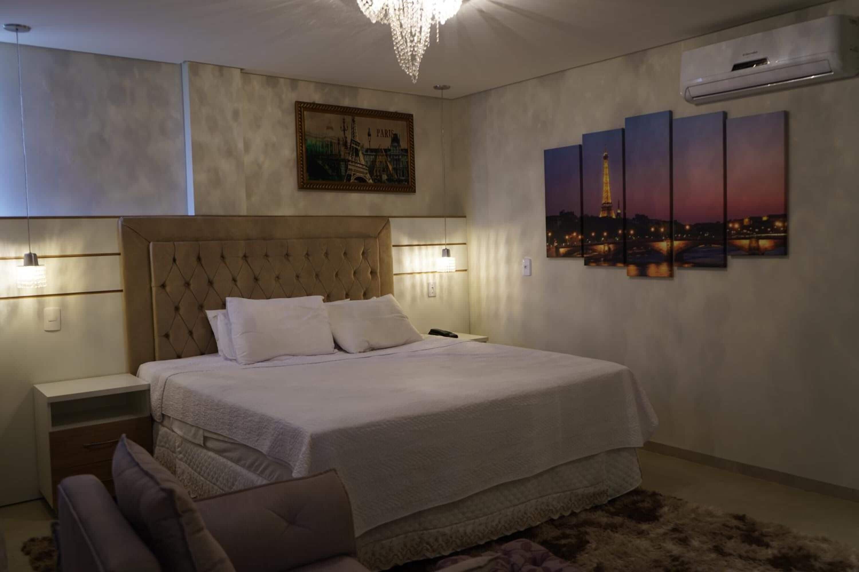 Frigobar, cortinas blackout, quartos à prova de som