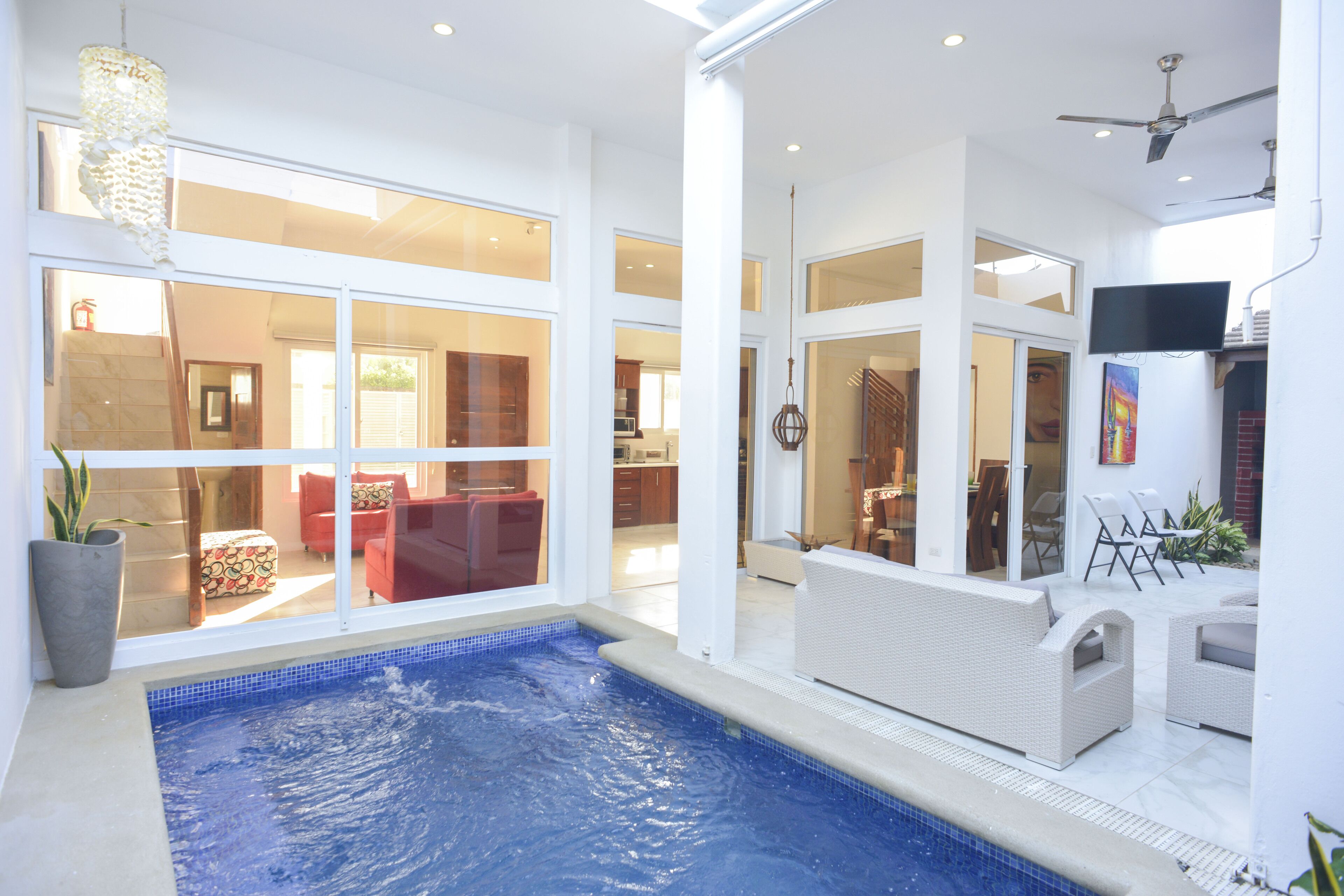 Warm pool to swim at night!

Has great illumination to enjoy a night swim!