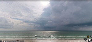 Beach nearby, sun-loungers, beach towels