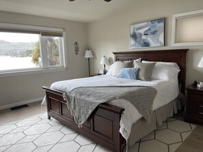 4 bedrooms, iron/ironing board, free WiFi, bed sheets