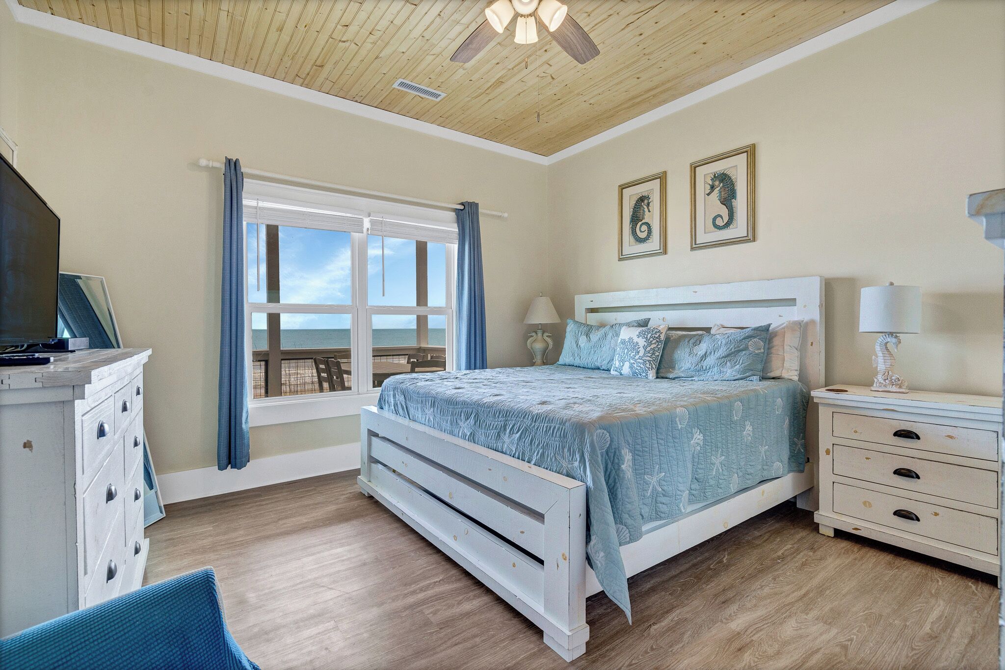 4 bedrooms, iron/ironing board, WiFi