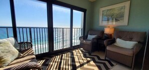 Smart TV, DVD player - Gulf Tower 10B -Beach Front 2 bedrm ,Direct Gulf View, pool, On The Beach! WIFI (Gulf Shores)