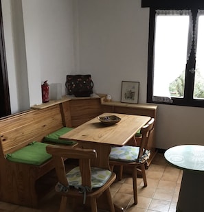 Dining - Gite des POSAS (Sampzon)