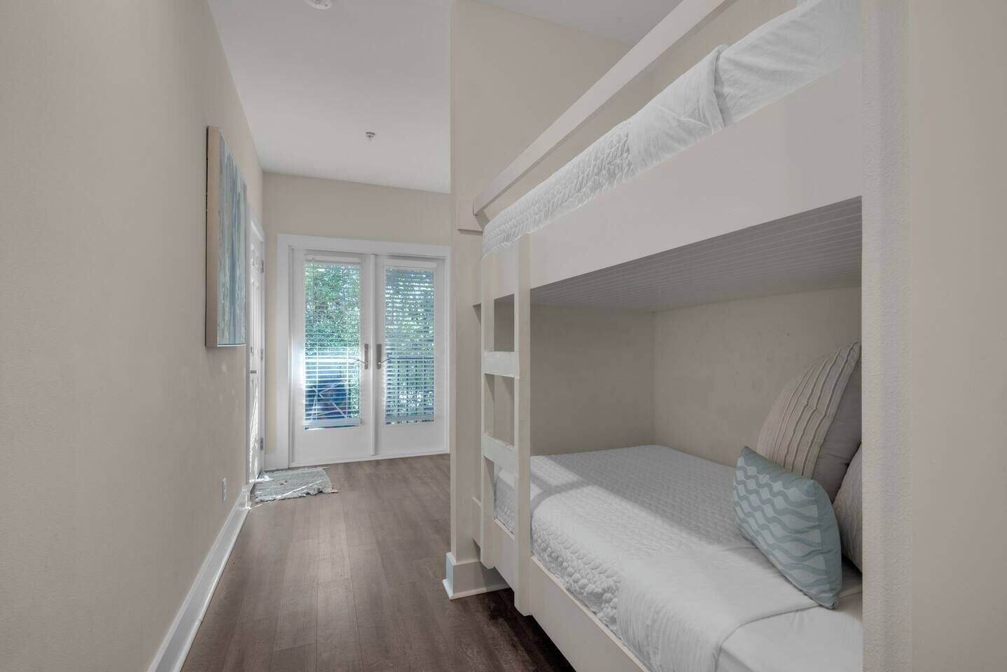 1 chambre, fer et planche à repasser, accès au Wi-Fi (inclus)