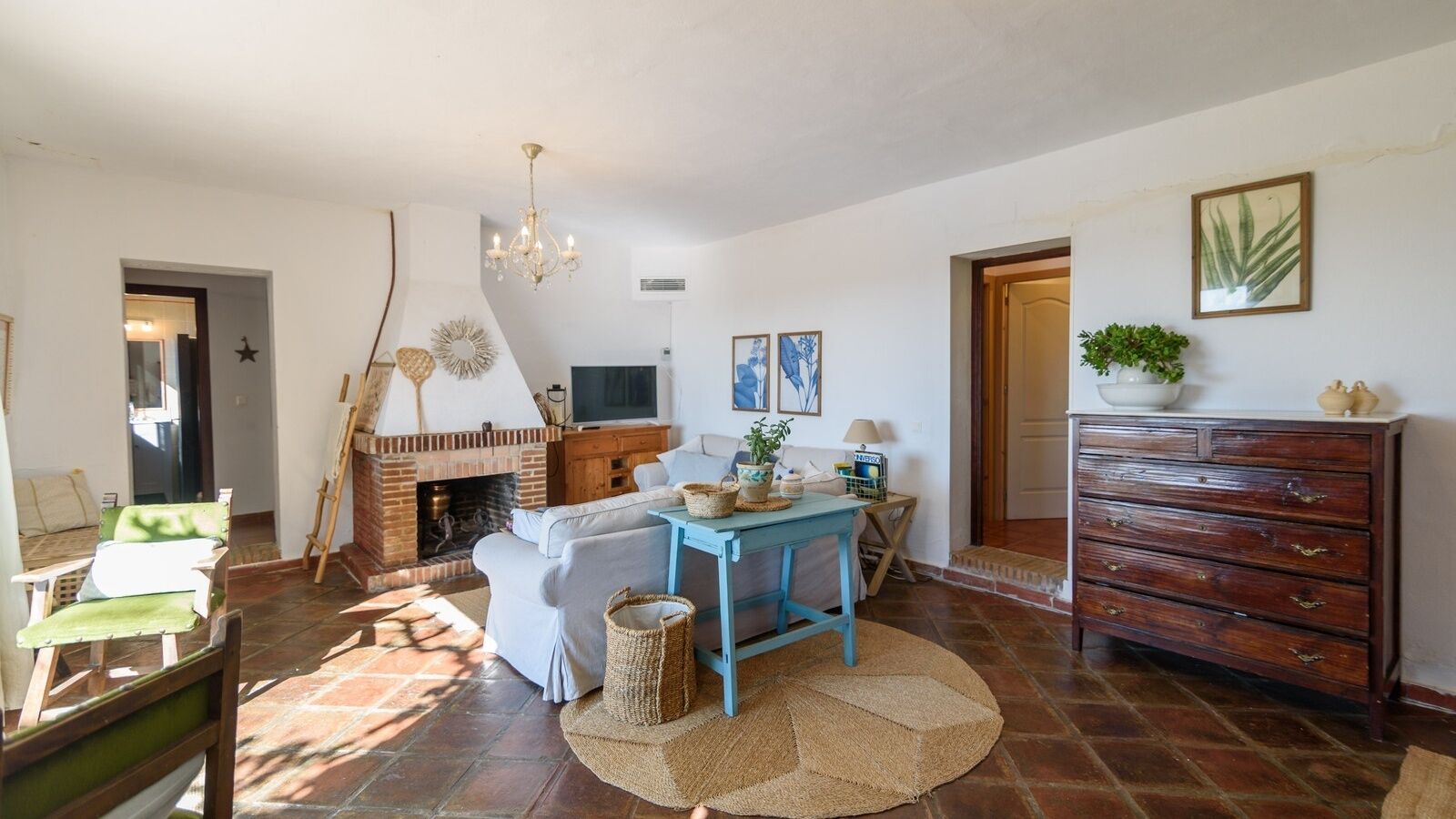 Televisión, chimenea