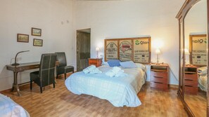6 habitaciones, tabla de planchar con plancha, cuna de viaje y wifi 