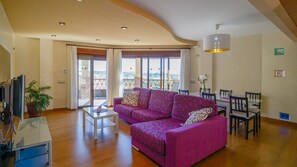 TV, DVD player - Villa Anabel Nerja by Ruralidays (Málaga)