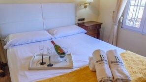 6 bedrooms, iron/ironing board, travel cot, WiFi - Villa del Mamut El Padul by Ruralidays (Granada)