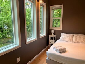 3 habitaciones, escritorio, wifi gratis y ropa de cama