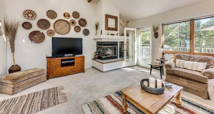Bright Townhome - 1 Mile to Downtown Cloudcroft