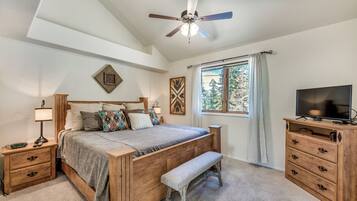 2 bedrooms, desk, iron/ironing board, internet