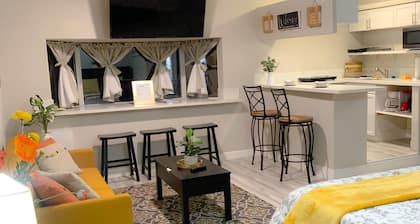 Private Studio, own entry, kitchenette, full bath.