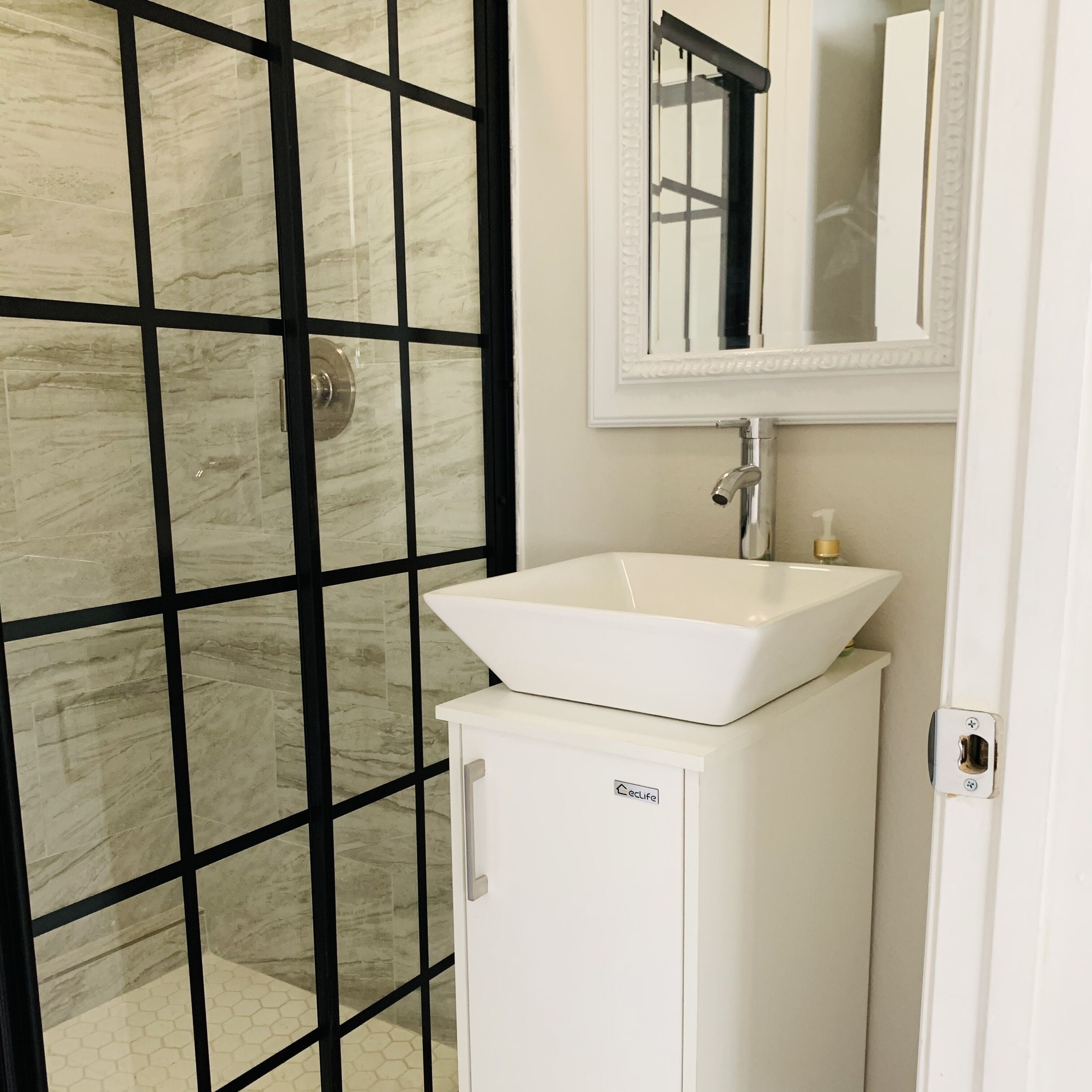 Shower, hair dryer, towels, shampoo