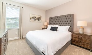 8 habitaciones, tabla de planchar con plancha y acceso a internet