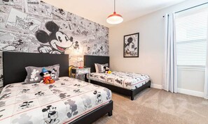 8 bedrooms, iron/ironing board, Internet, bed sheets - Rent the Perfect 8 Bedroom Villa on Encore Resort at Reunion, Orlando Villa 4474 (Orlando)