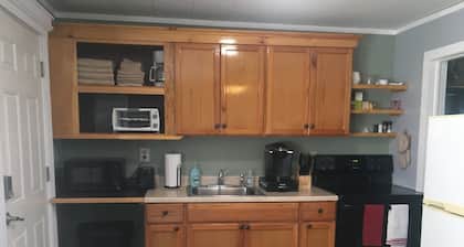 Home Away From Home, Newly Renovated Apartment